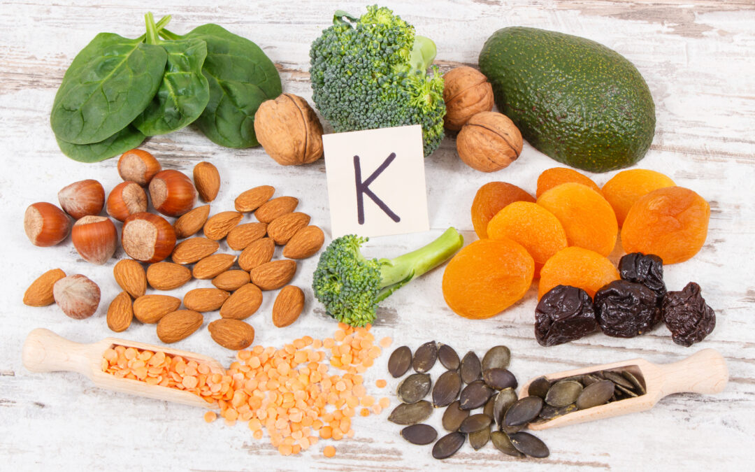 Qué frutas son ricas en vitamina K y pueden mejorar la coagulación sanguínea
